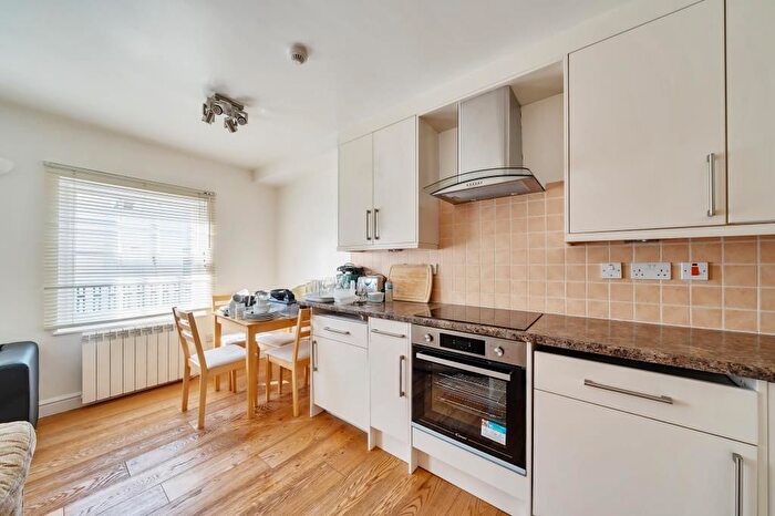 1 Bedroom Flat To Rent In Richmond Hill, Richmond, TW10