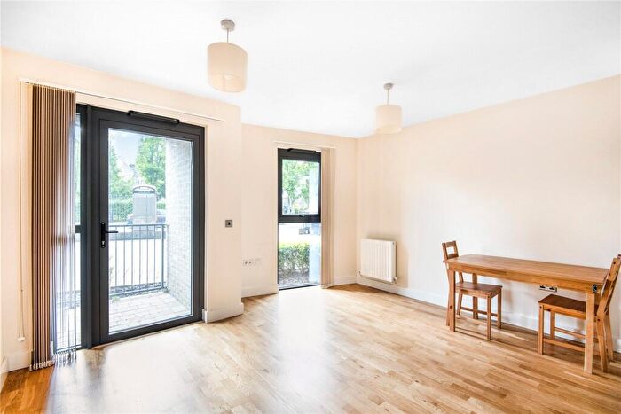 2 Bedroom Flat To Rent In Green Lanes Walk, Manor House, London, N4