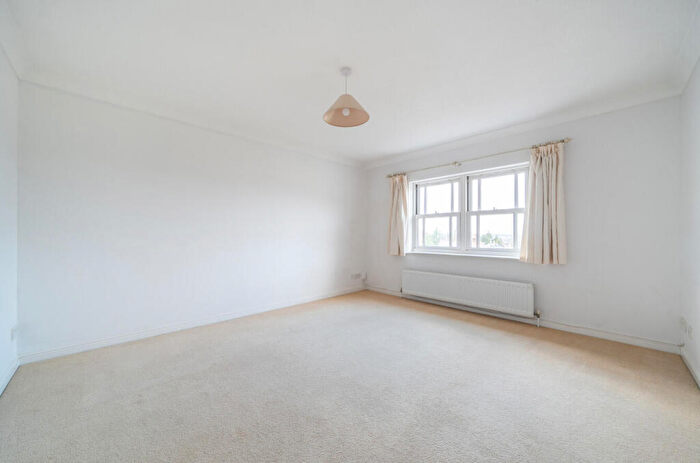 1 Bedroom Apartment For Sale In Grosvenor House, St. Lukes Square, Guildford, GU1