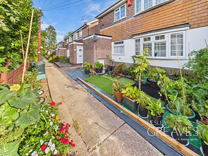 2 Bedroom Ground Maisonette For Sale In Shearing Close, Gedling, Nottingham, NG4
