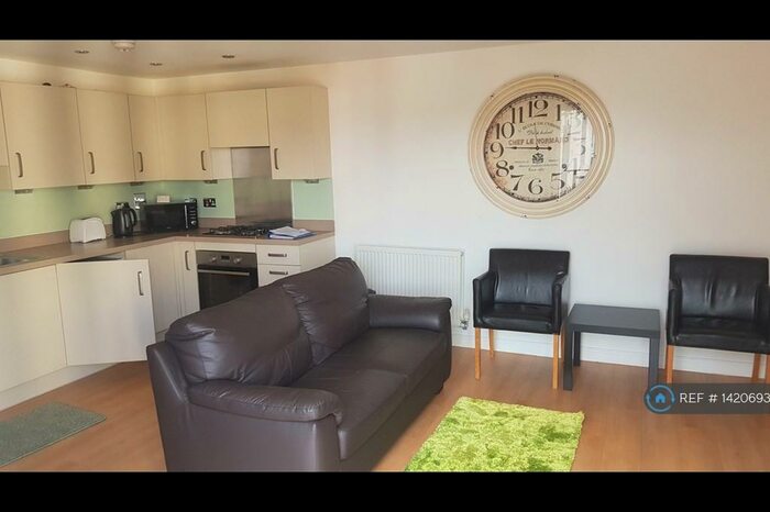2 Bedroom Flat To Rent In Walnut Tree Close, Guildford, GU1