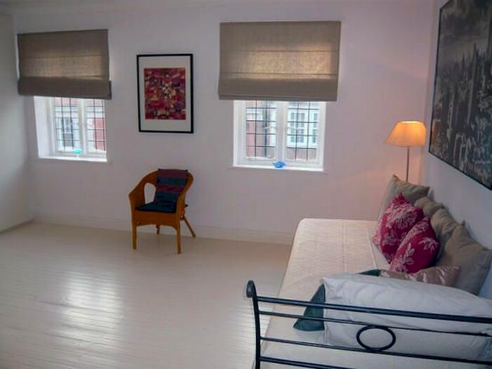 Studio To Rent In Marylebone High Street, London, W1U