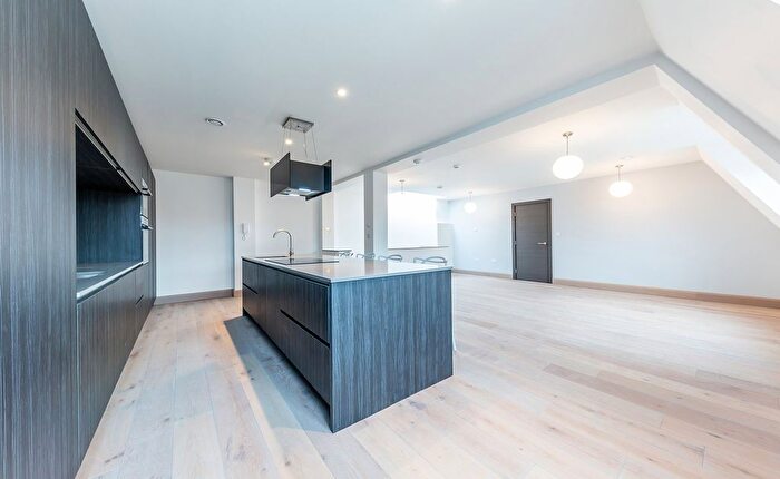 2 Bedroom Flat To Rent In Bezier Aprtments, City Road, Old Street, EC1Y