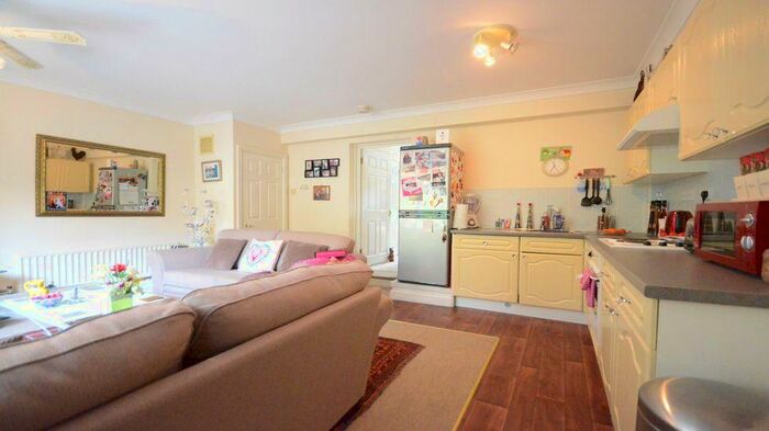 1 Bedroom Maisonette To Rent In Scotts Corner, Viables, RG22