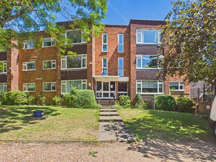 2 Bedroom Apartment For Sale In Upton Park, Slough, Berkshire, SL1
