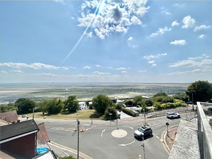 3 Bedroom Flat For Sale In Woodfield Road, Leigh-On-Sea, SS9