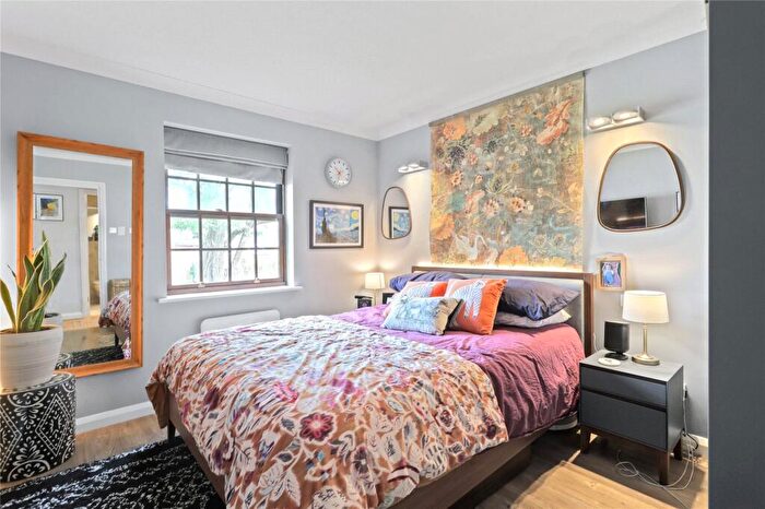 1 Bedroom Flat To Rent In Princes Road, Weybridge, Surrey, KT13