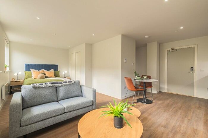 Apartment To Rent In St. Vincent Street, Glasgow, G3