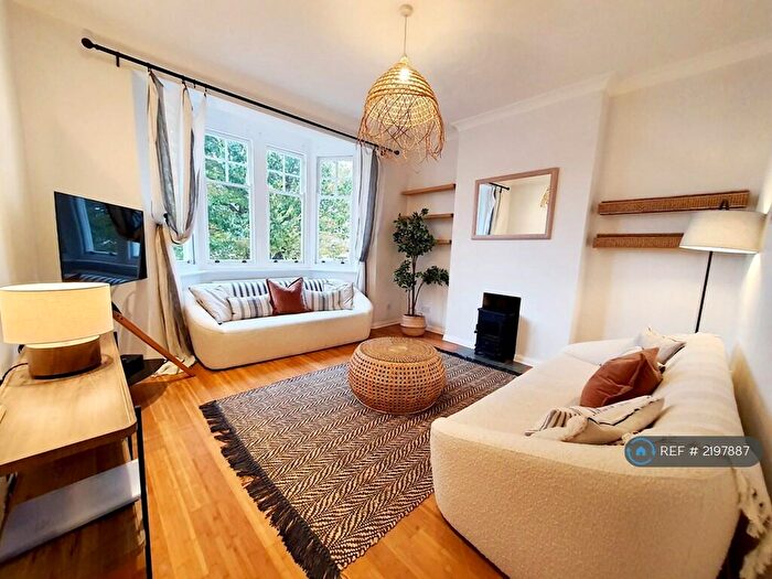 3 Bedroom Maisonette To Rent In Burton Villas, Hove, BN3