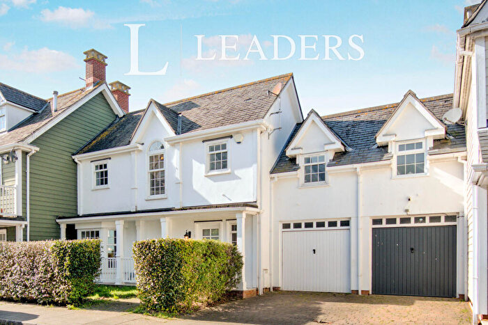 4 Bedroom Semi Detached House To Rent In Burnell Gate, CM1