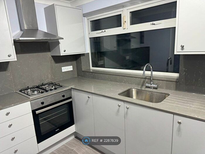 3 Bedroom Semi-Detached House To Rent In Somerford Close, Swindon, SN2