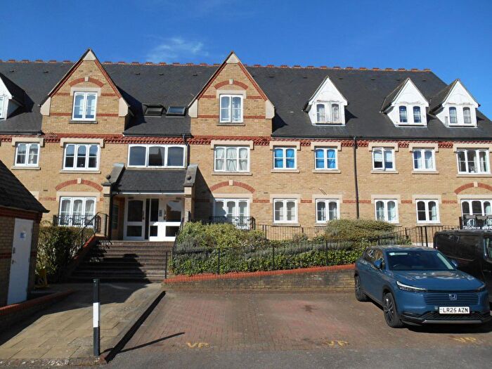 2 Bedroom Flat To Rent In Exeter Close, Watford, WD24