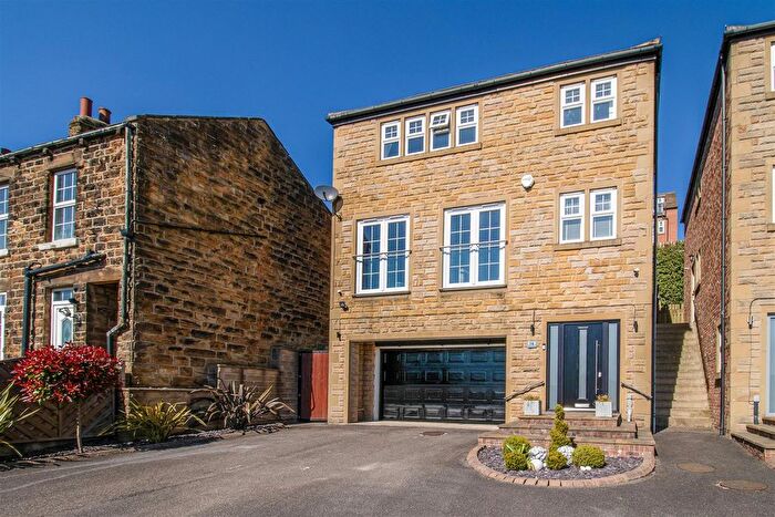 4 Bedroom Detached House For Sale In Whitley Road, Dewsbury, WF12