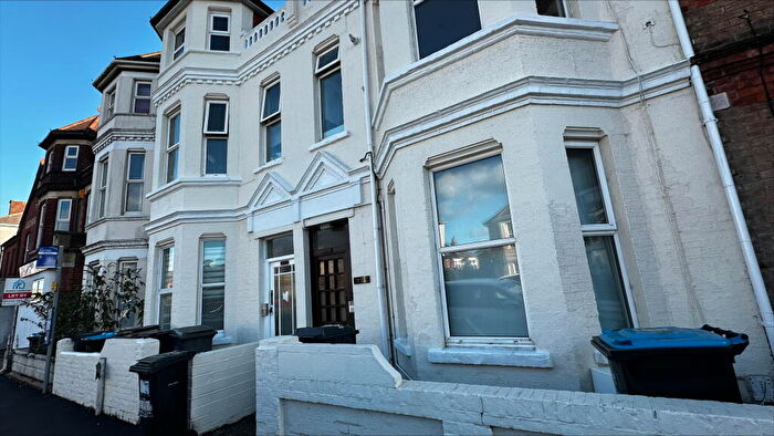 2 Bedroom Apartment To Rent In Holdenhurst Road, Bournemouth, BH8