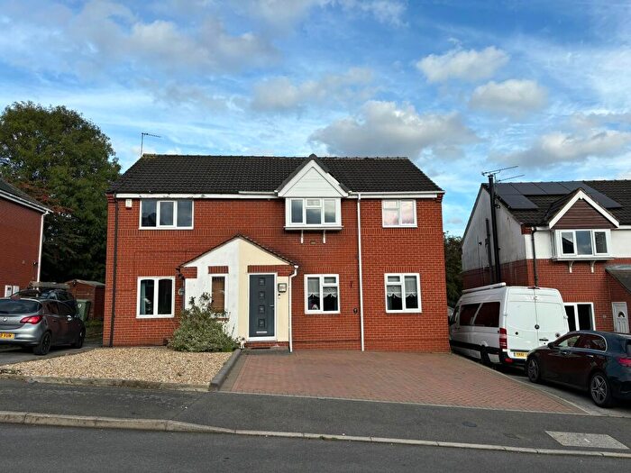 4 Bedroom Semi-Detached House To Rent In Maple Drive, South Normanton, Alfreton, DE55