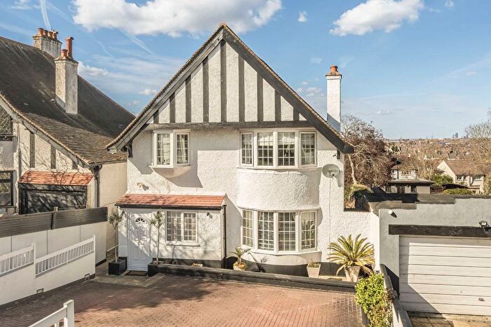 4 Bedroom Property For Sale In Pollards Hill North, London, SW16
