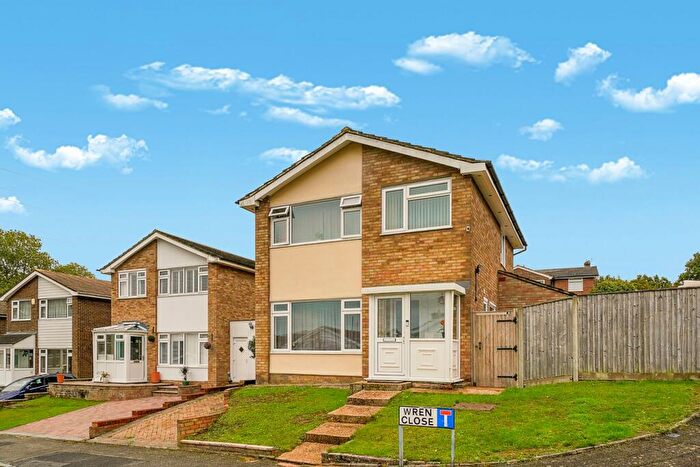 3 Bedroom Detached House For Sale In Wren Close, South Croydon, CR2