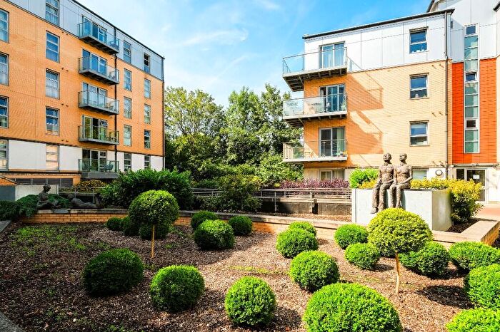 1 Bedroom Flat To Rent In Queen Mary Avenue, London, E18