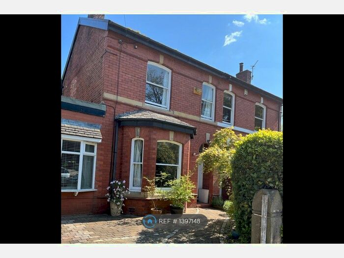 4 Bedroom Semi-Detached House To Rent In Hazelhurst Road, Manchester, M28