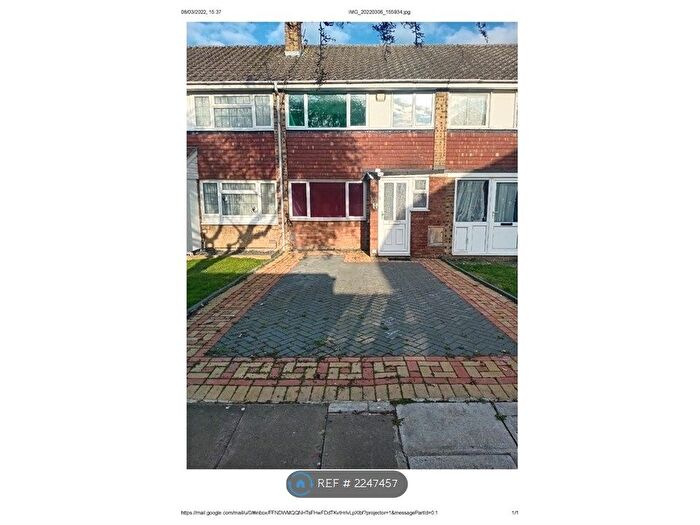 3 Bedroom Terraced House To Rent In Brickly Road, Luton, LU4