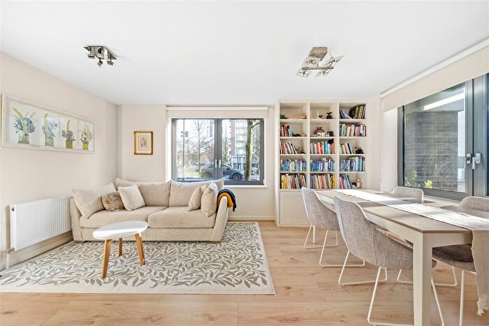 1 Bedroom Flat For Sale In Hollyfield, Finsbury Park, N4