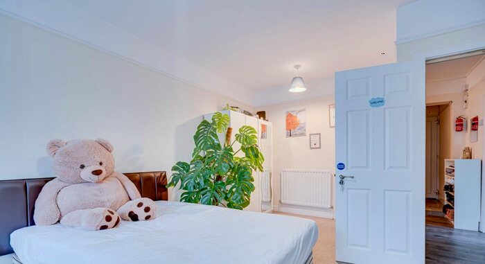 3 Bedroom Flat To Rent In South Gardens, The Avenue, Wembley, HA9