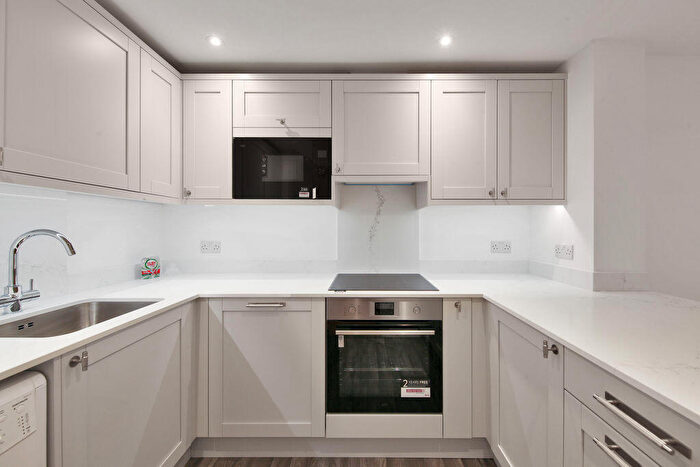 2 Bedroom Apartment To Rent In Angel Point, City Road, EC1V