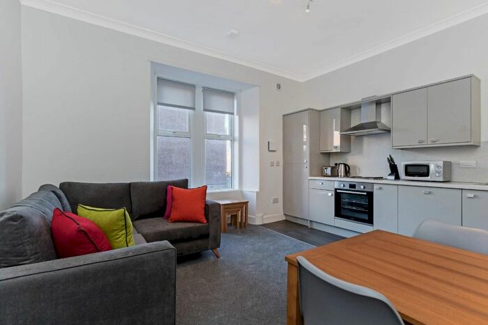 2 Bedroom Flat To Rent In Step Row, West End, Dundee, DD2