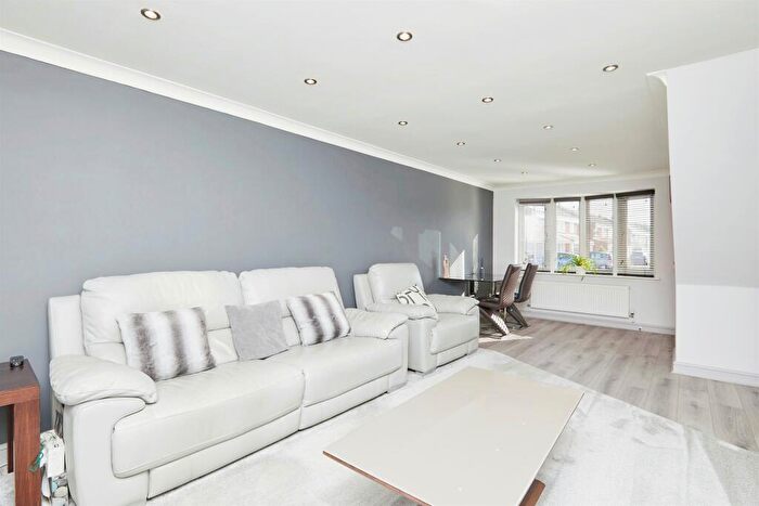 3 Bedroom Detached House For Sale In Nevis Close, Stenson Fields, Derby, DE24