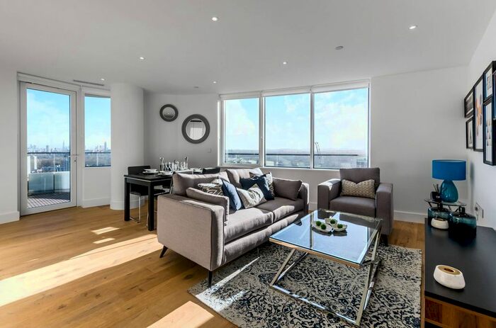 2 Bedroom Flat To Rent In Lombard Wharf, Battersea, London, SW11