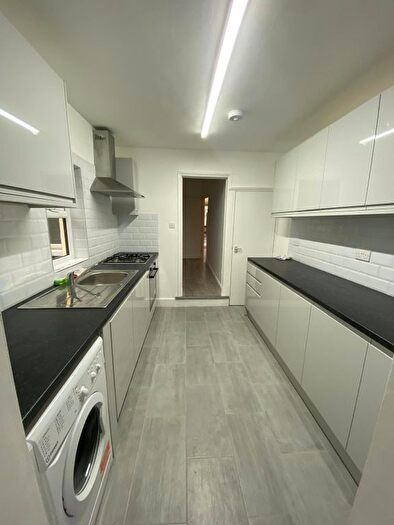 3 Bedroom Terraced House To Rent In Edinburgh Road, London, E13