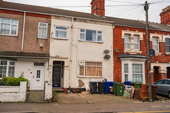 2 Bedroom Flat For Sale In Park Street, Grimsby, DN32