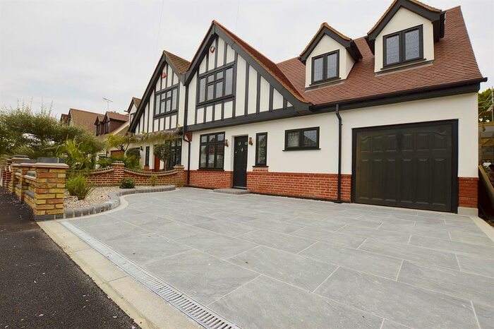 4 Bedroom Semi-Detached House To Rent In Leasway, Upminster, Essex, RM14