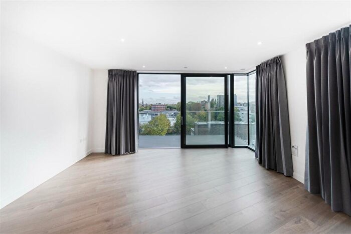 2 Bedroom Apartment To Rent In Coster Avenue, Hackney, N4