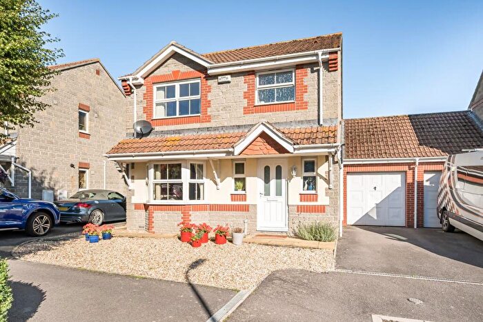 3 Bedroom Link Detached House For Sale In Littlefield Close, Walton, BA16