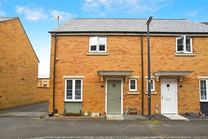 2 Bedroom Semi-detached House For Sale In Pasteur Drive, Swindon, SN1