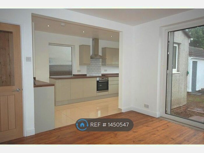 3 Bedroom Semi-Detached House To Rent In Bibury Crescent, Hanham, Bristol, BS15