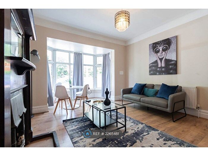 2 Bedroom Flat To Rent In Church Wood Avenue, Leeds, LS16