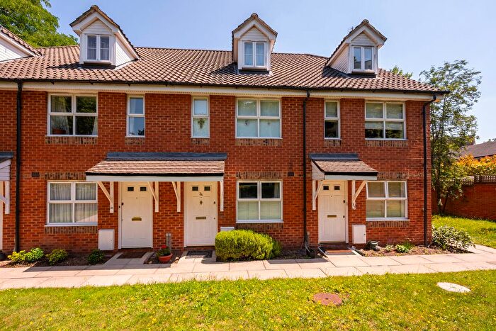 1 Bedroom Maisonette For Sale In Burghley Hall Close, Southfields, London, SW19