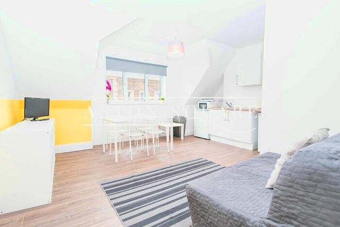 1 Bedroom Flat To Rent In West Green Rd, London, N15