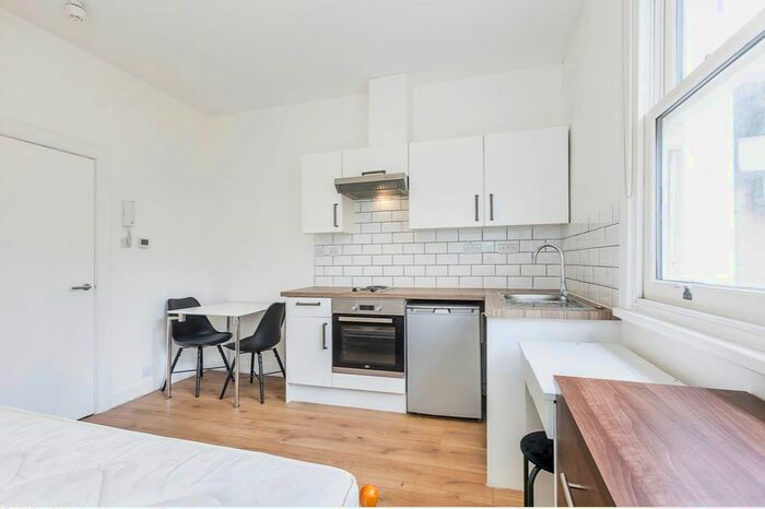 Studio To Rent In Warwick Road, Earls Court, SW5
