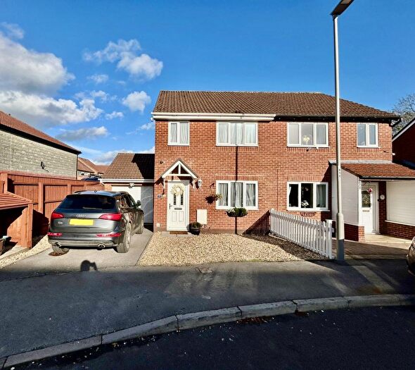 3 Bedroom Semi-Detached House For Sale In Beaufoy Close, Shaftesbury, SP7
