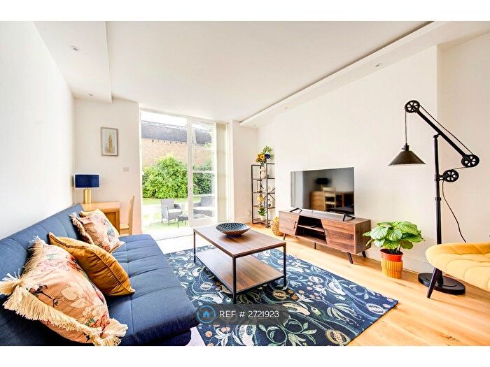 1 Bedroom Flat To Rent In Little Venice, London, W9