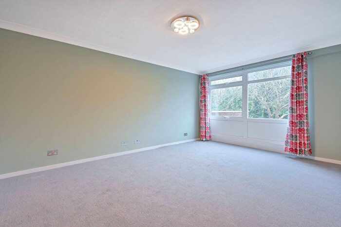 2 Bedroom Flat To Rent In Epsom Road, Merrow, Guildford, GU1