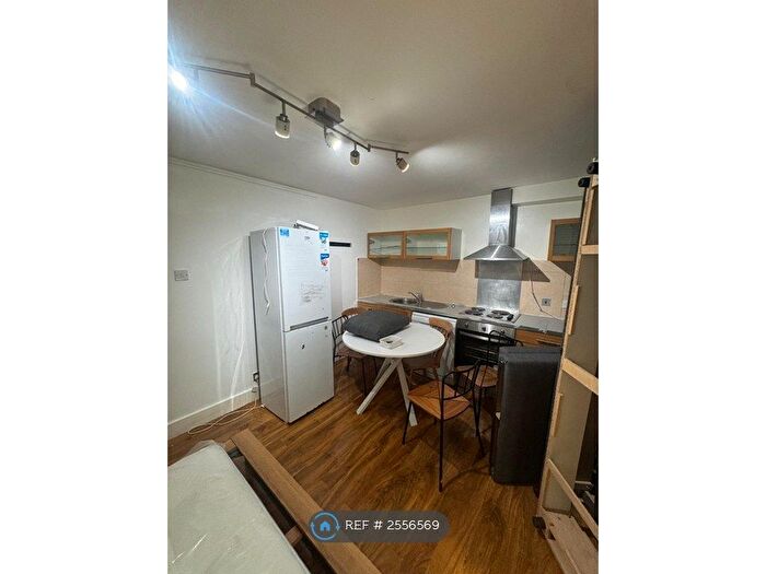 4 Bedroom Flat To Rent In Michelson House, London, SE11