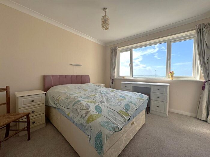 2 Bedroom Maisonette To Rent In Marine Parade East, Lee-On-The-Solent, PO13