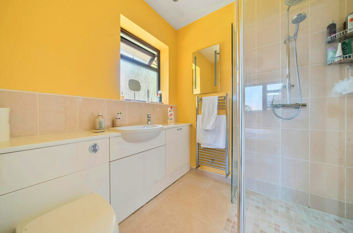4 Bedroom Detached House For Sale In April Grove, Sarisbury Green, Hampshire, SO31
