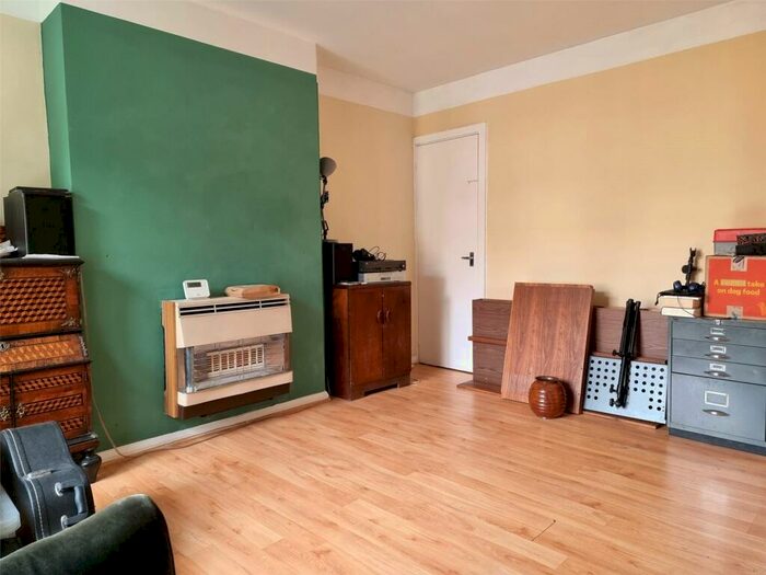 3 Bedroom House To Rent In Gunthorpe Drive, Nottingham, Nottinghamshire, NG5