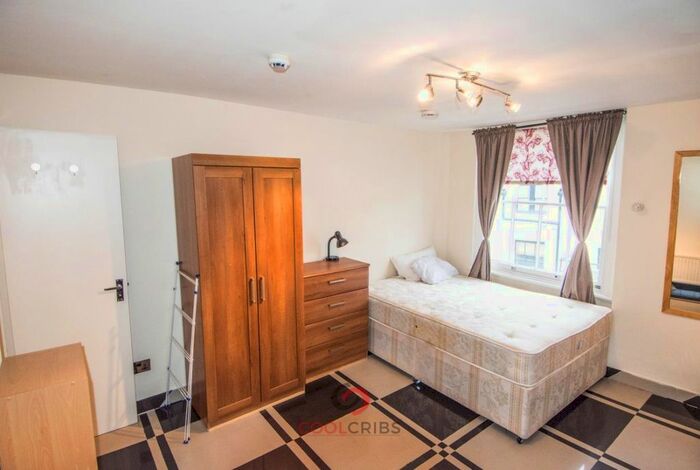 Studio To Rent In Leinster Gardens, Bayswater, W2