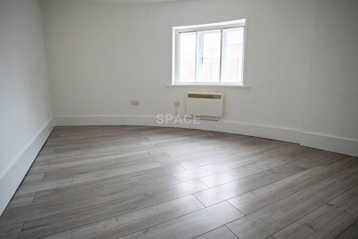 1 Bedroom Flat To Rent In Crown Street, Reading, RG1